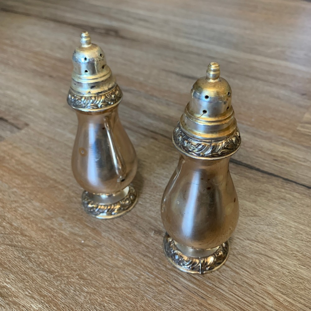 Antique 1940s Oneida Community silver plated salt and pepper shakers